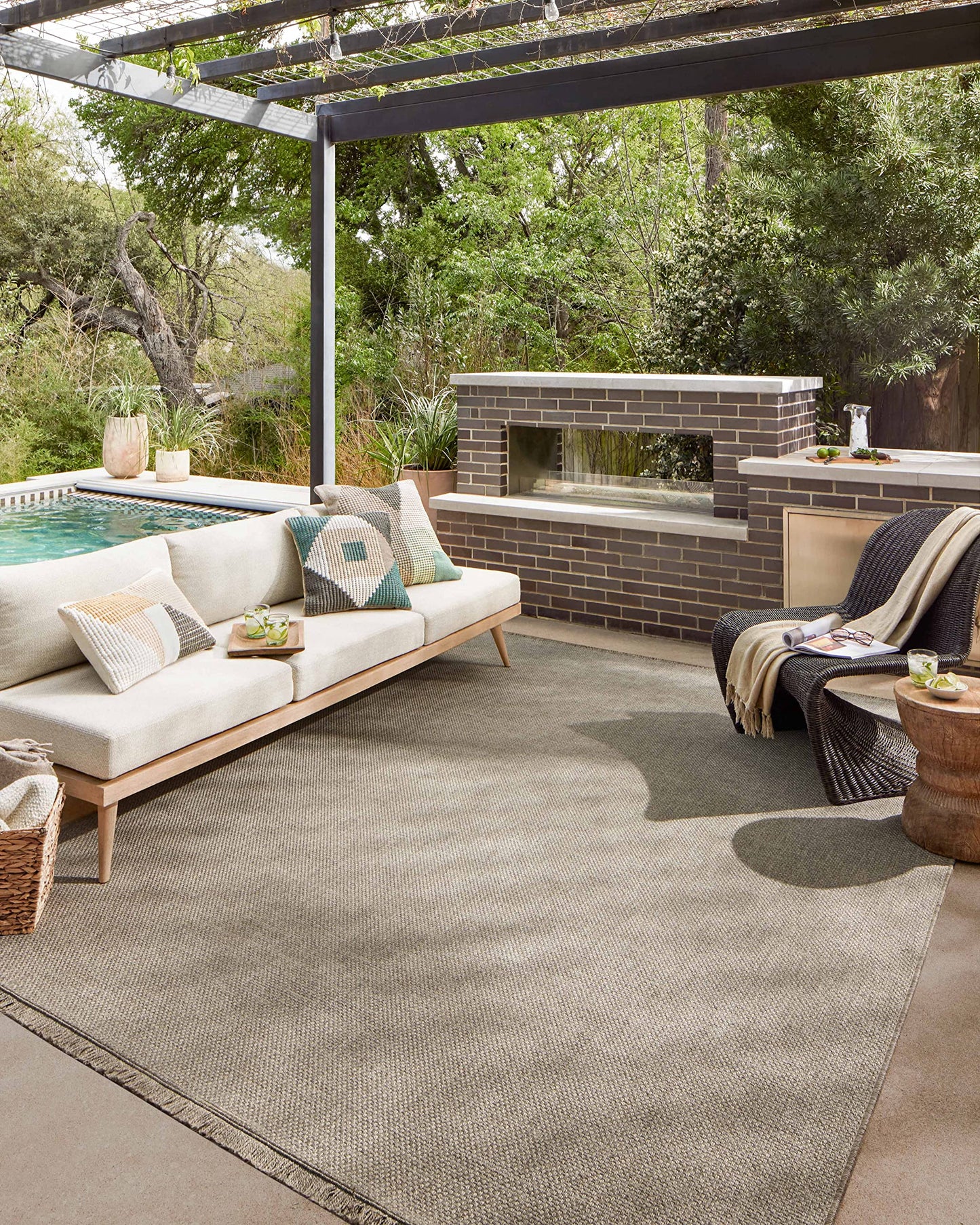 Loloi Dawn Collection Indoor/Outdoor DAW-04 Coffee 5'-1" x 7'-7" Area Rug