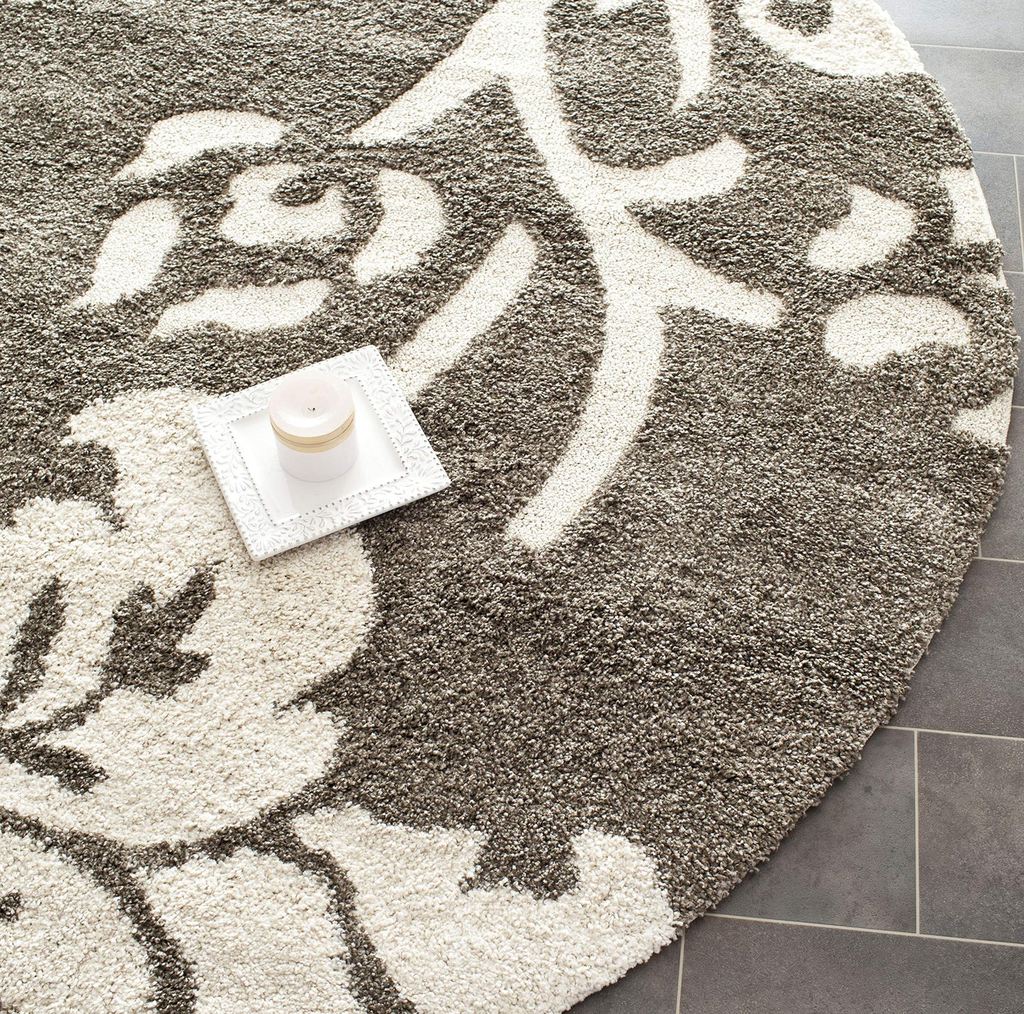 SAFAVIEH Florida Shag Collection Area Rug - 4' Round, Smoke & Beige, Floral Design, Non-Shedding & Easy Care, 1.2-inch Thick Ideal for High Traffic Areas in Living Room, Bedroom (SG458-7913)