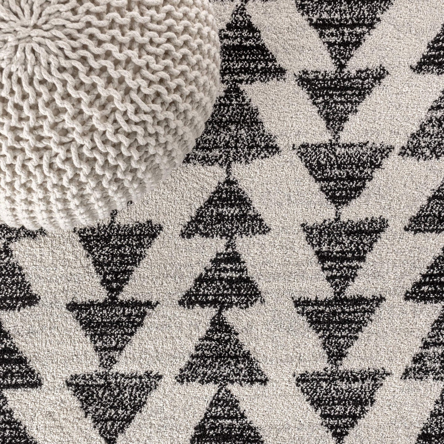 JONATHAN Y Aisha Moroccan Triangle Geometric Cream/Black Indoor Area Rug, 8x10, Contemporary, Modern, Easy-Cleaning for Living Room, Bedroom, Kitchen, Pet Friendly, Non-Shedding (MOH206A-8)