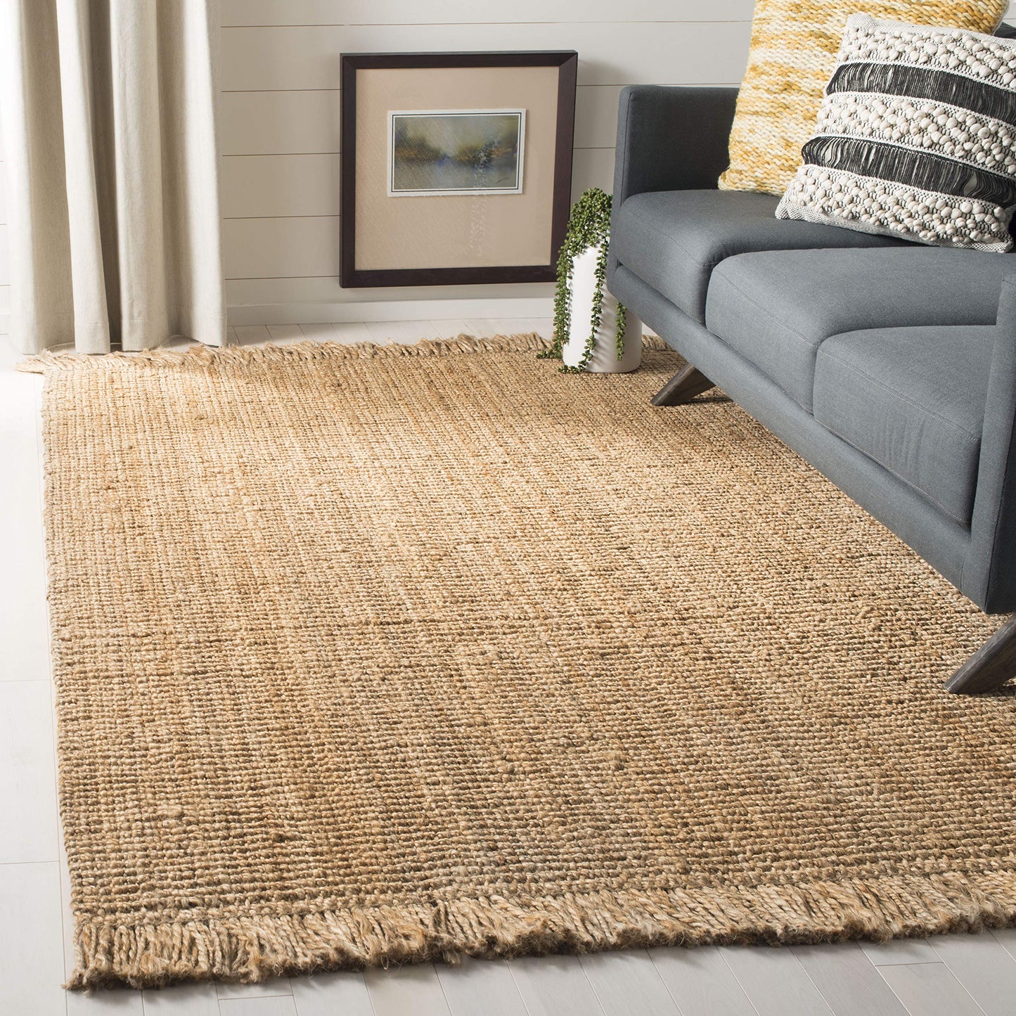SAFAVIEH Natural Fiber Collection Accent Rug - 4' x 6', Natural, Handmade Farmhouse Fringe Jute, Ideal for High Traffic Areas in Entryway, Living Room, Bedroom (NF876B)