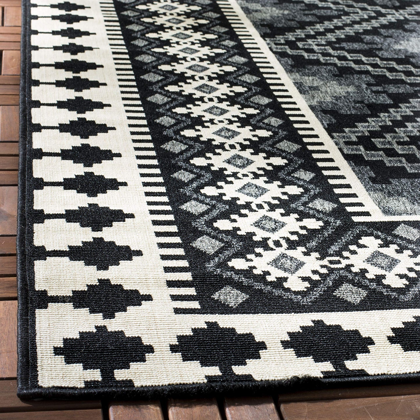 SAFAVIEH Washable Rug Outdoor Veranda Collection - 8' x 11', Black & Cream, Non-Shedding & Easy to Clean, Ideal for Patio, Backyard, Mudroom (VER099-0421)