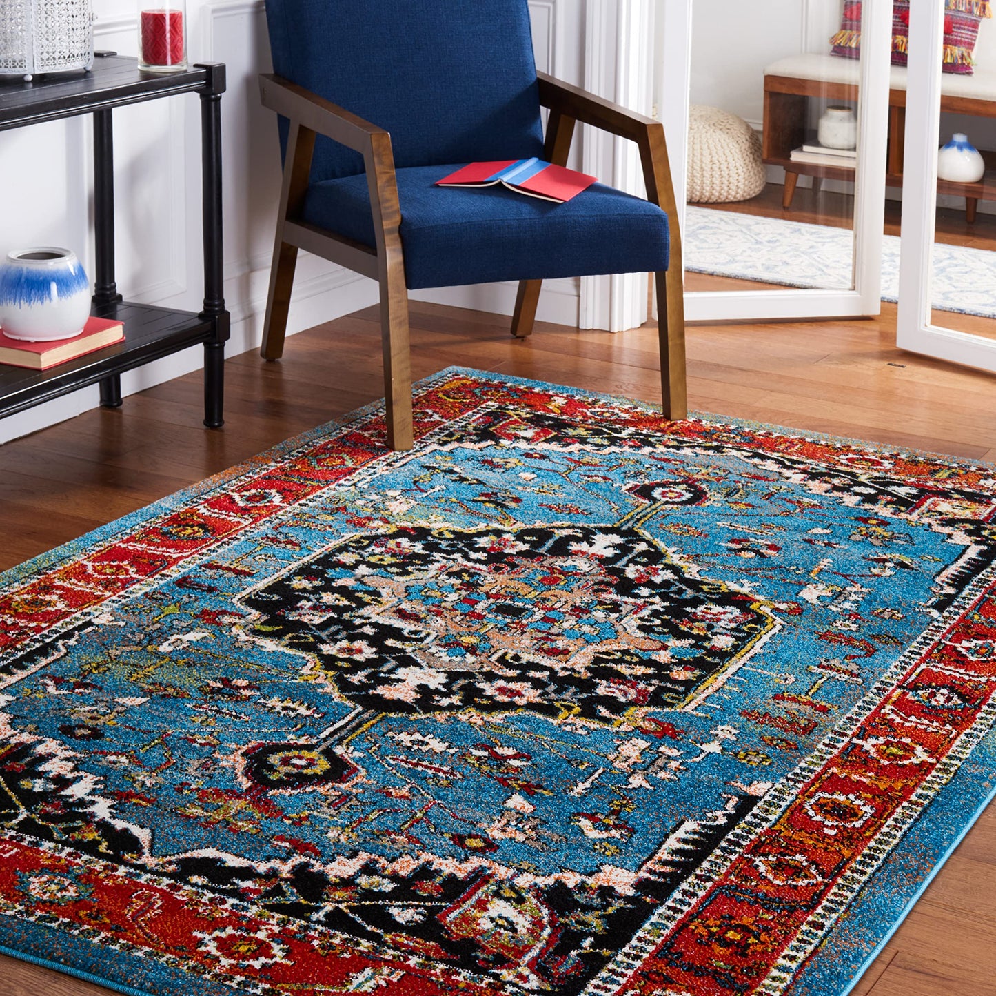 SAFAVIEH Vintage Hamadan Collection Accent Rug - 4' x 6', Blue & Red, Oriental Medallion Design, Non-Shedding & Easy Care, Ideal for High Traffic Areas in Entryway, Living Room, Bedroom (VTH266M)