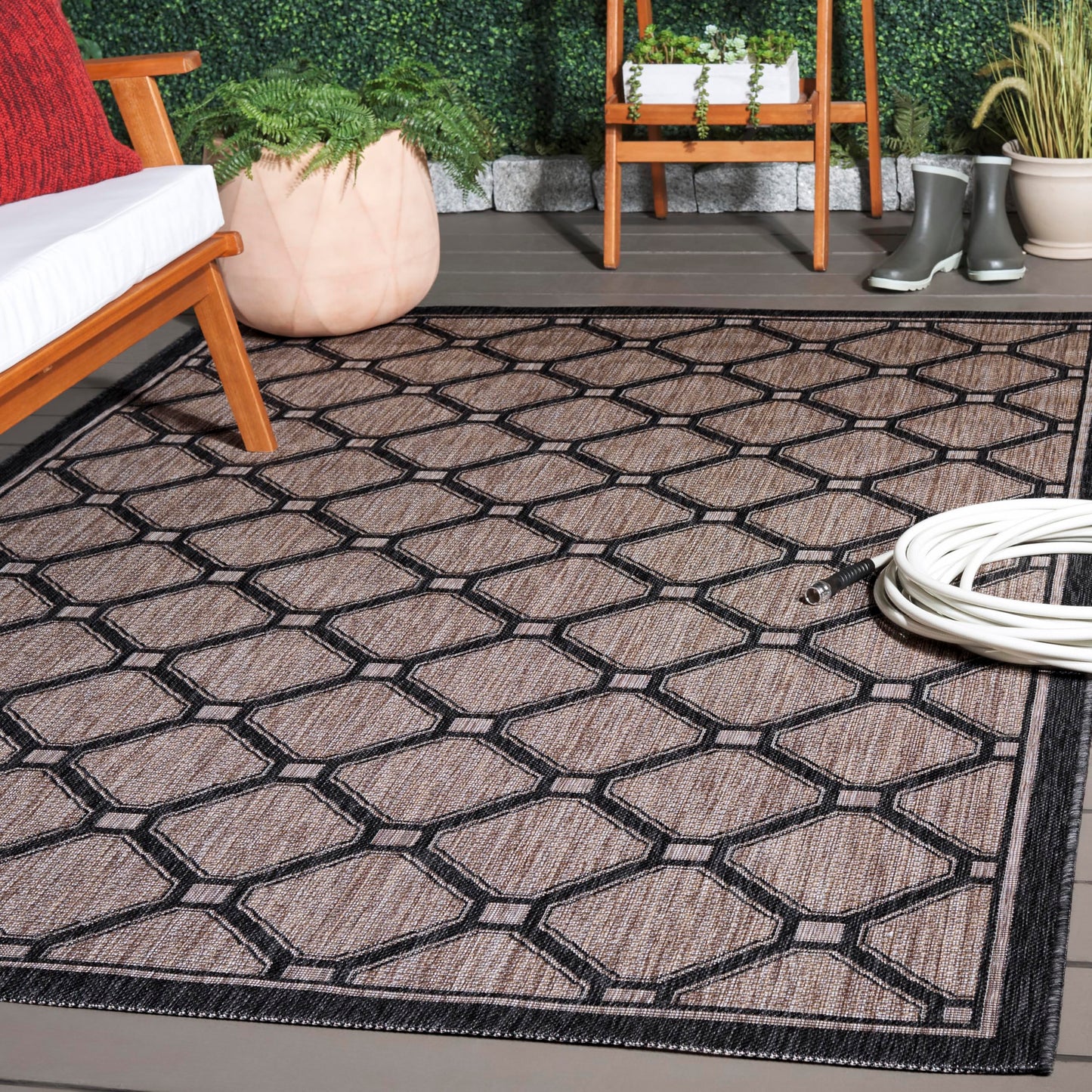 SAFAVIEH Courtyard Collection 5'3" x 7'7" Natural / Black CY8471 Indoor/ Outdoor Waterproof Easy Cleaning Patio Backyard Mudroom Area Rug