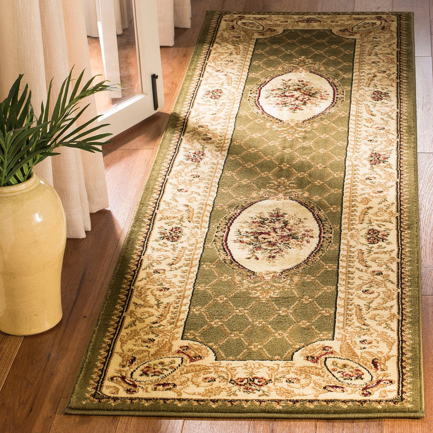SAFAVIEH Lyndhurst Collection Accent Rug - 3'3" x 5'3", Red & Ivory, Traditional European Design, Non-Shedding & Easy Care, Ideal for High Traffic Areas in Entryway, Living Room, Bedroom (LNH223B)