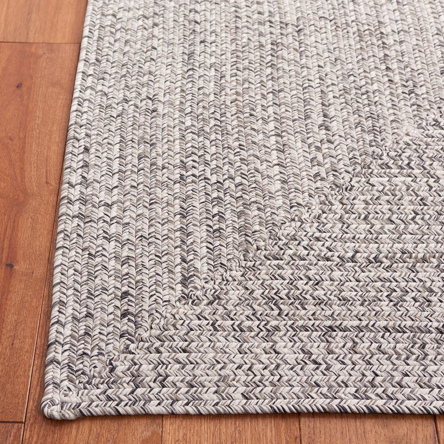 SAFAVIEH Washable Rug Outdoor Braided Collection - 5' x 8', Grey & Ivory, Handmade & Reversible, Non-Shedding & Easy to Clean, Ideal for Patio, Backyard, Mudroom (BRA201F)