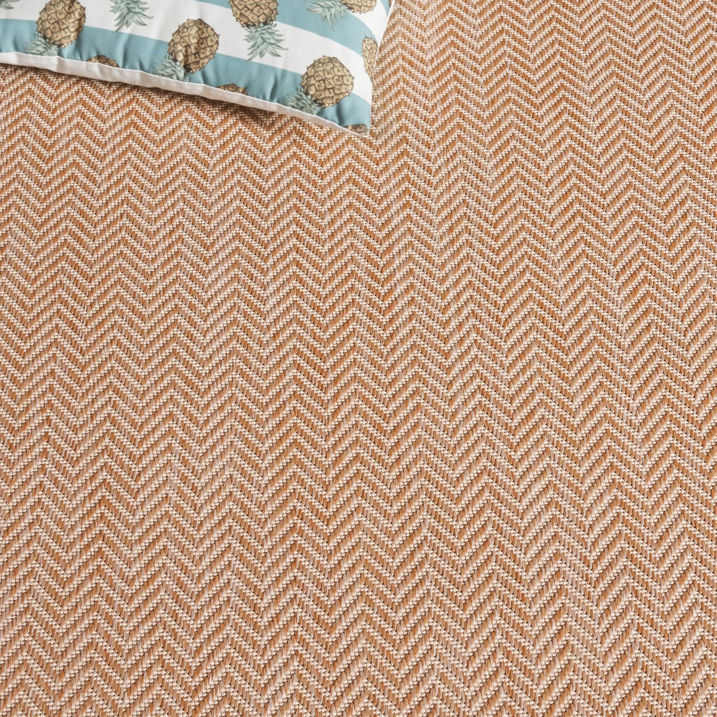 SAFAVIEH Washable Rug Outdoor Courtyard Collection - 4' x 5'7", Natural & Cream, Non-Shedding & Easy Cleaning, Ideal for Patio, Backyard, Mudroom (CY8022-03012)