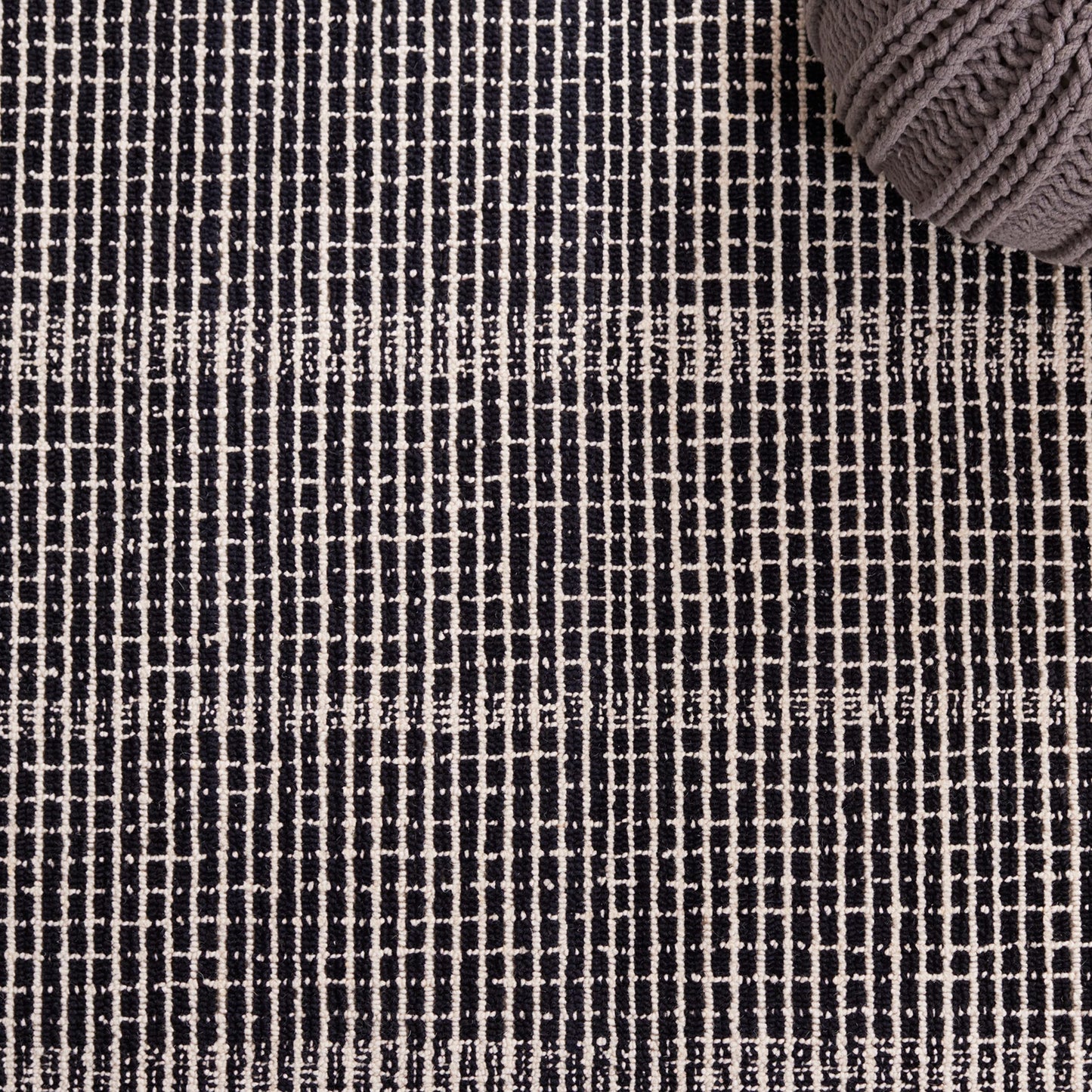 SAFAVIEH Abstract Collection Area Rug - 6' x 9', Black & Ivory, Handmade Wool, Ideal for High Traffic Areas in Living Room, Bedroom (ABT482Z)