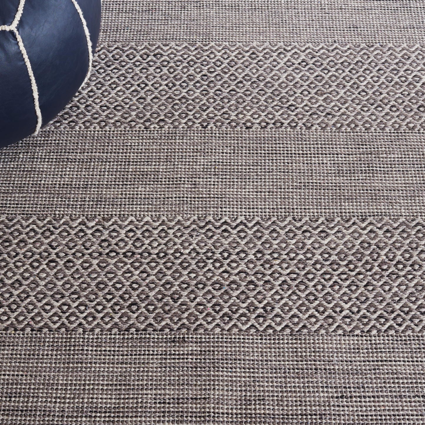 SAFAVIEH Montauk Collection Runner Rug - 2'3" x 16', Ivory & Anthracite, Handmade Flat Weave Boho Farmhouse Cotton Tassel Fringe, Ideal for High Traffic Areas in Living Room, Bedroom (MTK330N)