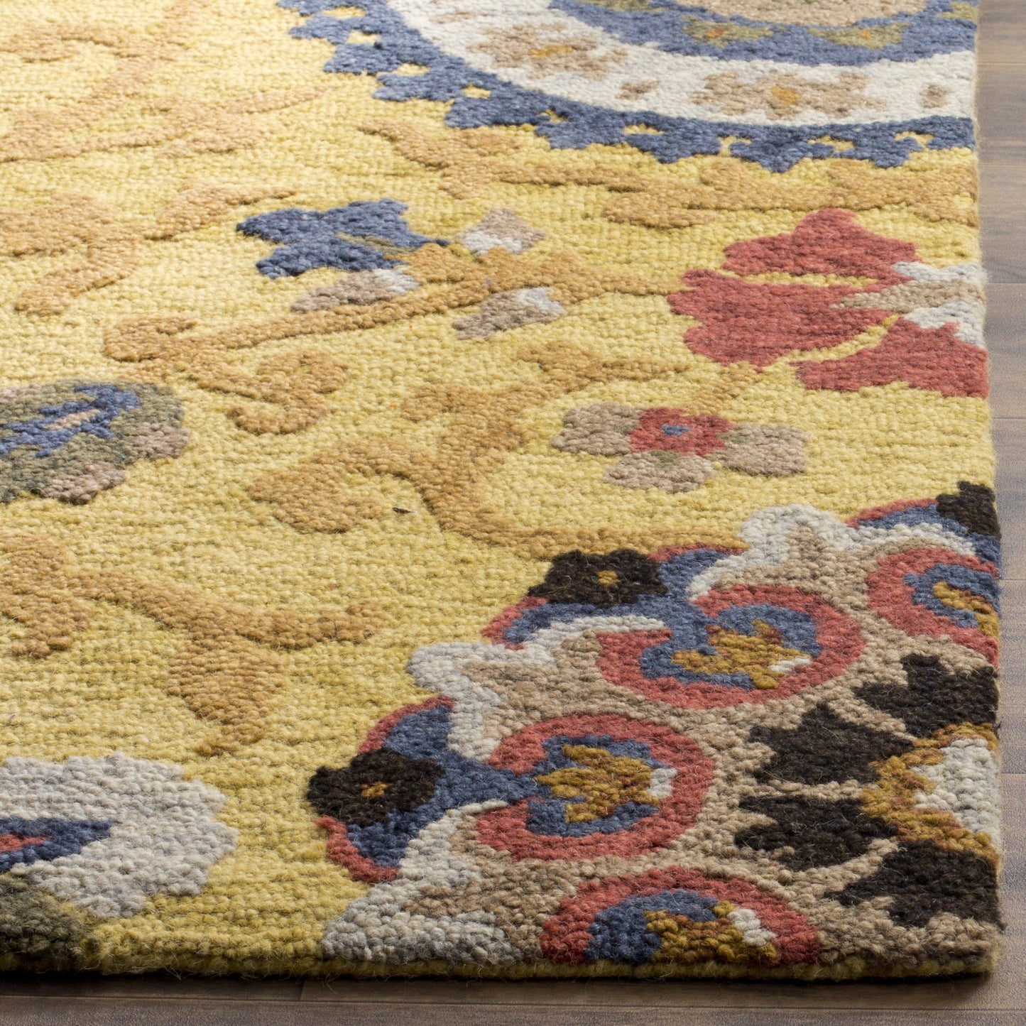 SAFAVIEH Blossom Collection Area Rug - 6' x 9', Gold & Multi, Handmade Wool, Ideal for High Traffic Areas in Living Room, Bedroom (BLM401B)