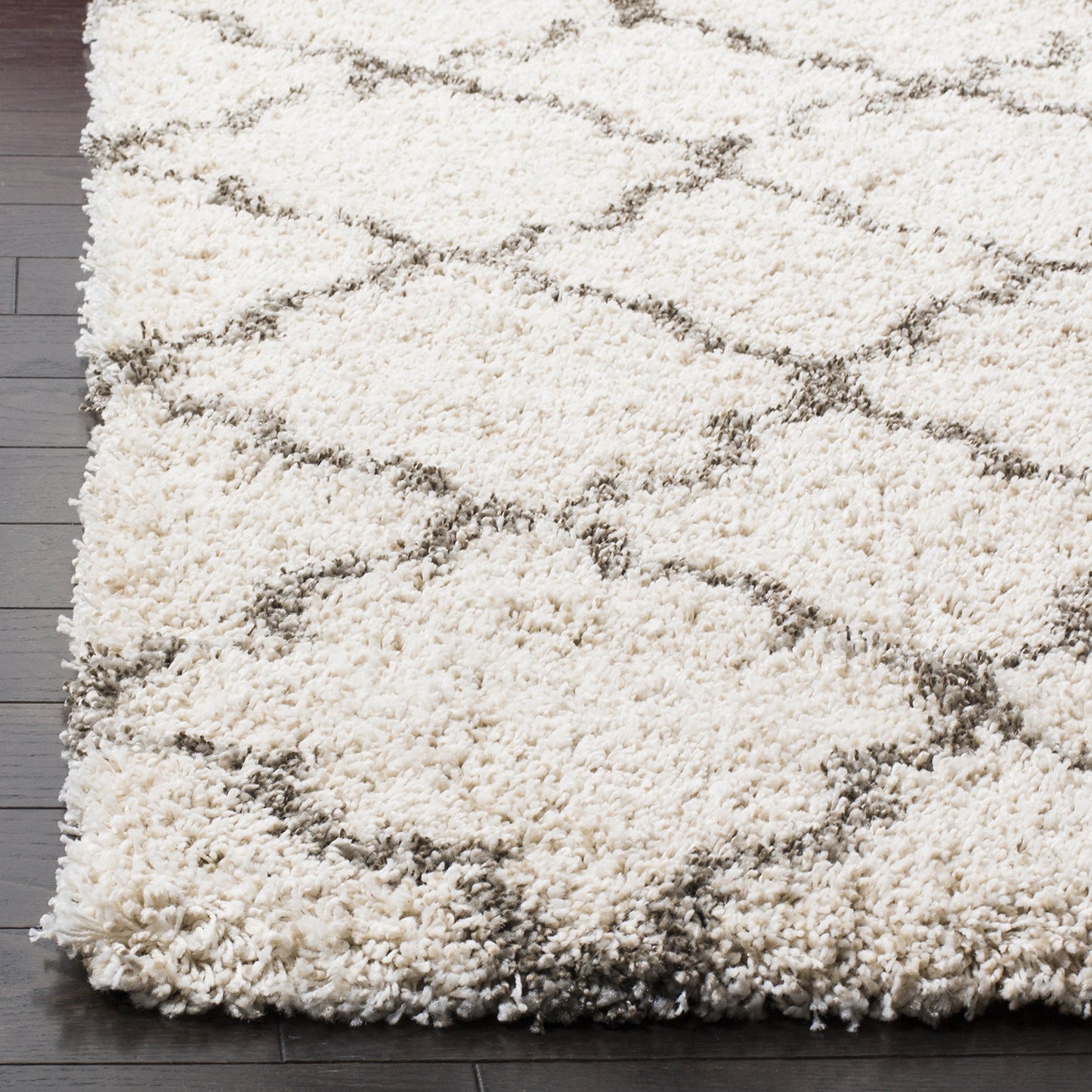 SAFAVIEH Hudson Shag Collection Area Rug - 6' x 9', Ivory & Grey, Moroccan Trellis Design, Non-Shedding & Easy Care, 2-inch Thick Ideal for High Traffic Areas in Living Room, Bedroom (SGH282A)