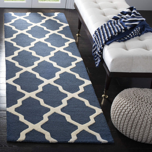 SAFAVIEH Cambridge Collection Runner Rug - 2'6" x 8', Navy Blue & Ivory, Handmade Trellis Wool, Ideal for High Traffic Areas in Living Room, Bedroom (CAM121G)