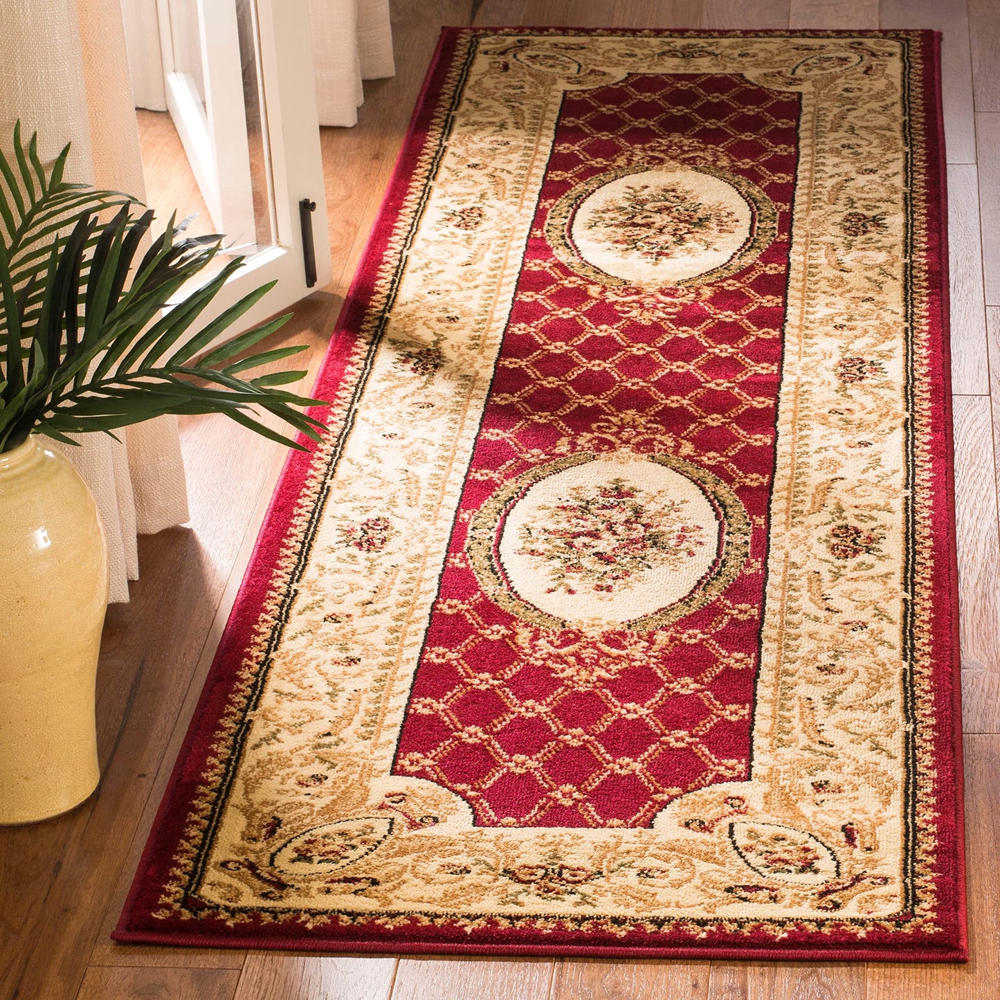 SAFAVIEH Lyndhurst Collection Accent Rug - 3'3" x 5'3", Red & Ivory, Traditional European Design, Non-Shedding & Easy Care, Ideal for High Traffic Areas in Entryway, Living Room, Bedroom (LNH223B)