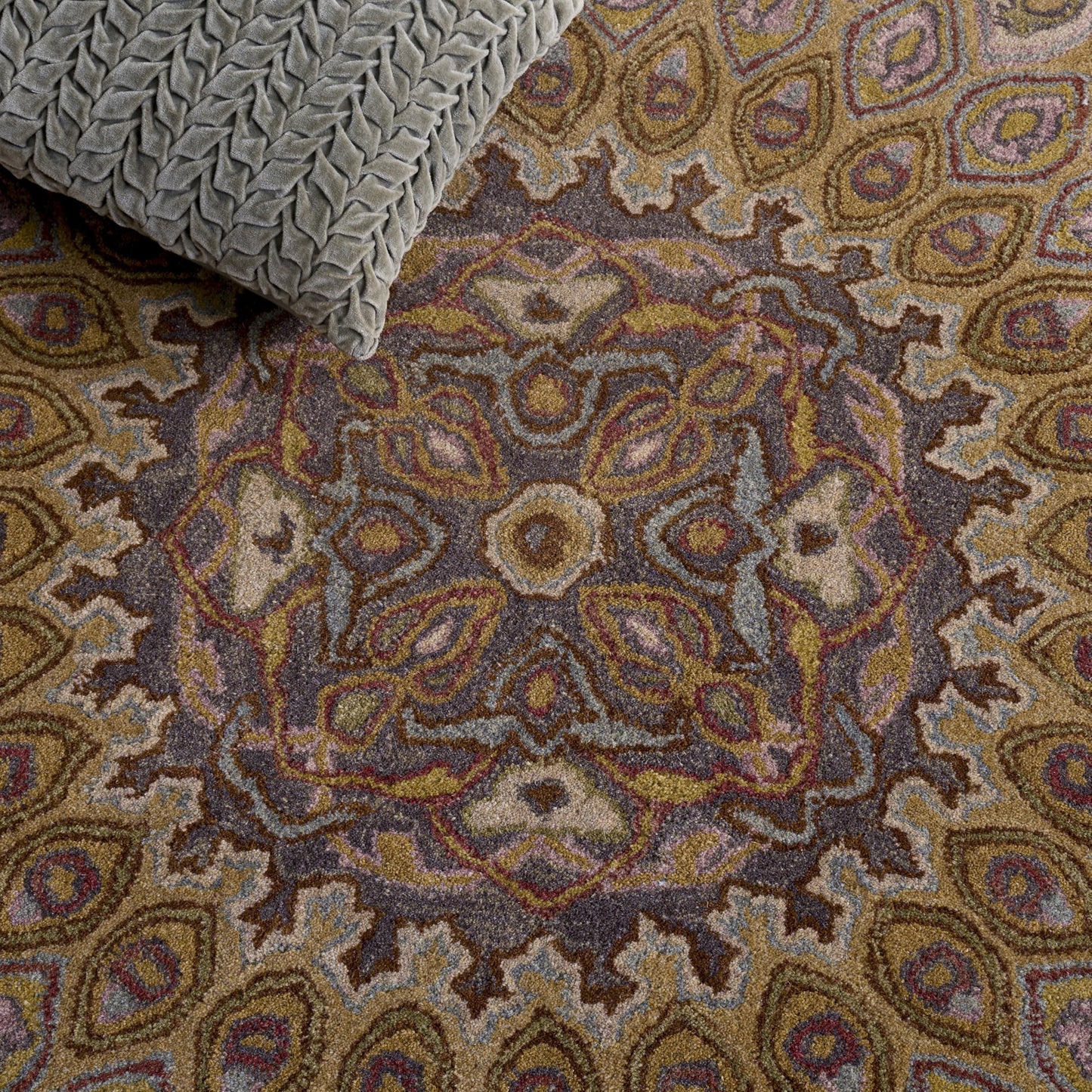 SAFAVIEH Heritage Collection Accent Rug - 2' x 3', Light Brown & Grey, Handmade Traditional Oriental Wool, Ideal for High Traffic Areas in Entryway, Living Room, Bedroom (HG914A)