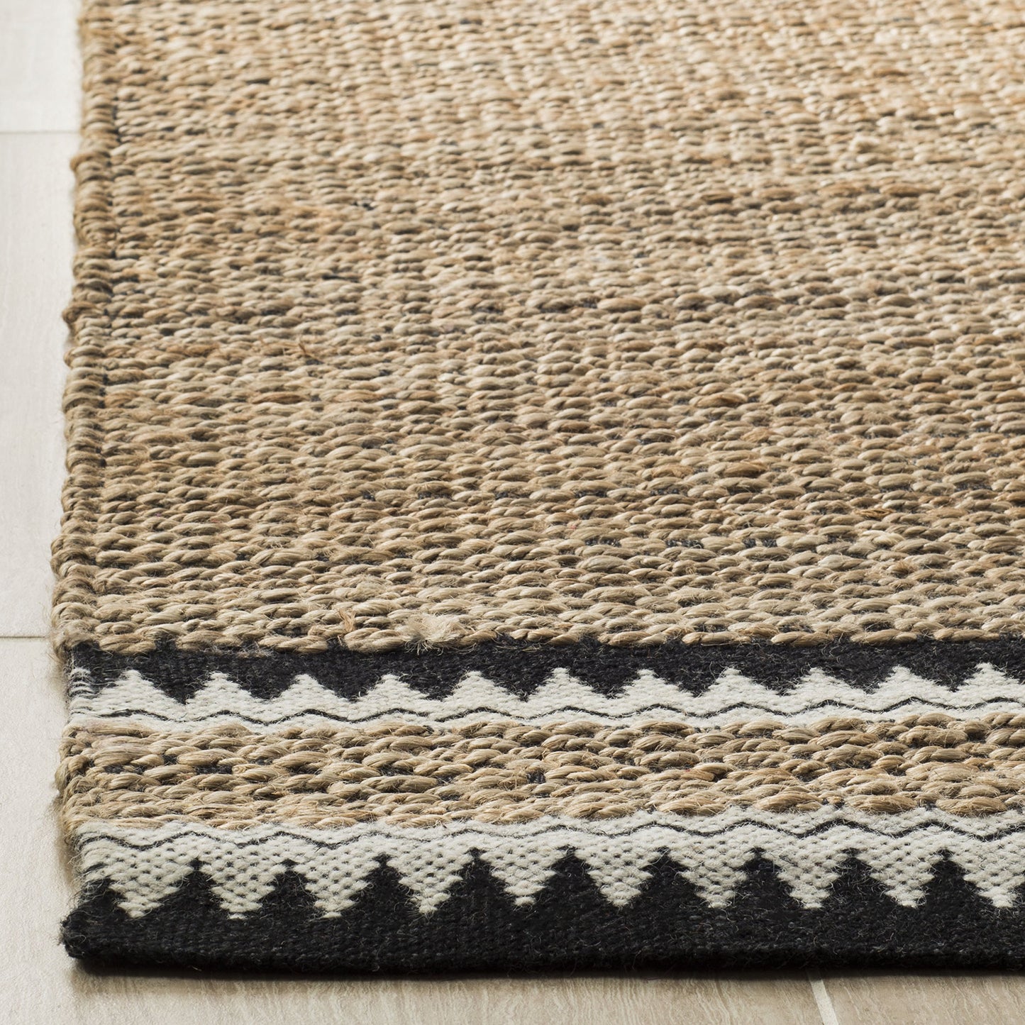 SAFAVIEH Natural Fiber Collection Accent Rug - 3' x 5', Natural & Black, Handmade Farmhouse Boho Coastal Rustic Jute, Ideal for High Traffic Areas in Entryway, Living Room, Bedroom (NF874B)