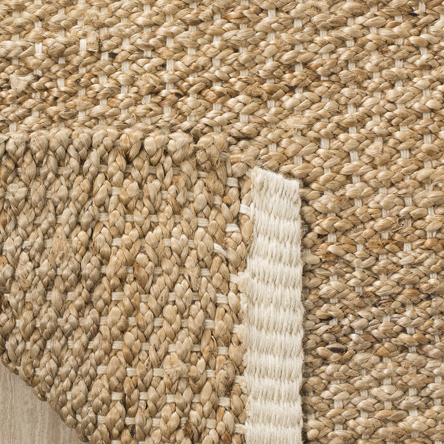 SAFAVIEH Natural Fiber Collection Accent Rug - 2'6" x 4', Ivory & Natural, Handmade Jute, Ideal for High Traffic Areas in Entryway, Living Room, Bedroom (NF465A)