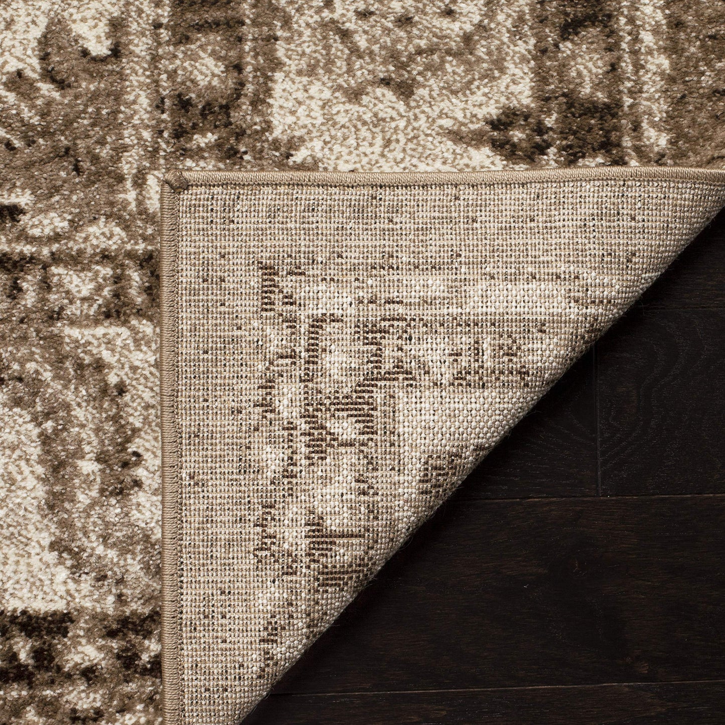 SAFAVIEH Vintage Hamadan Collection Area Rug - 5'3" x 7'6", Taupe, Traditional Persian Design, Non-Shedding & Easy to Clean, Ideal for Living Room, Bedroom, Dining Space (VTH214T)