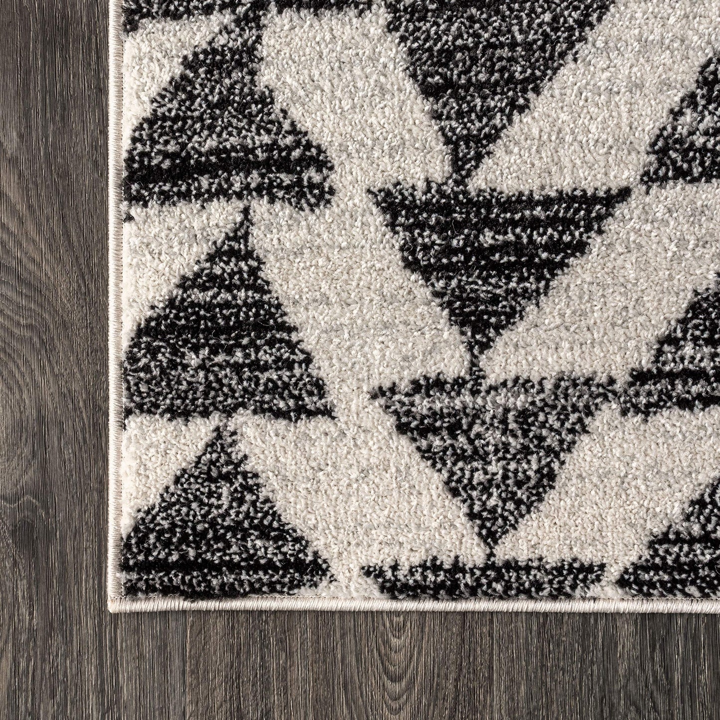 JONATHAN Y Aisha Moroccan Triangle Geometric Cream/Black Indoor Area Rug, 8x10, Contemporary, Modern, Easy-Cleaning for Living Room, Bedroom, Kitchen, Pet Friendly, Non-Shedding (MOH206A-8)