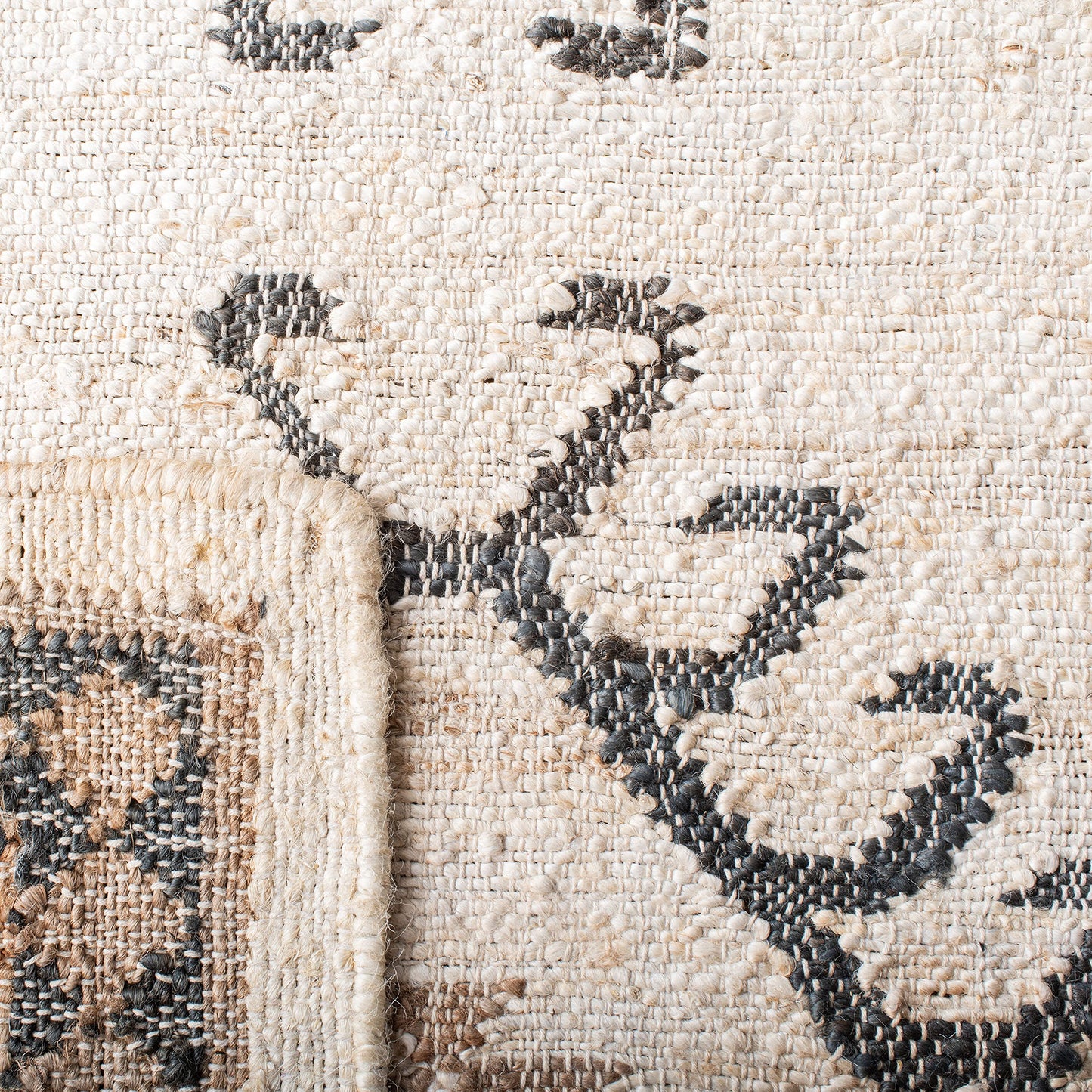 SAFAVIEH Kilim Collection Accent Rug - 2'3" x 5', Ivory & Black, Handmade Flat Weave Jute, Ideal for High Traffic Areas in Entryway, Living Room, Bedroom (KLM762A)