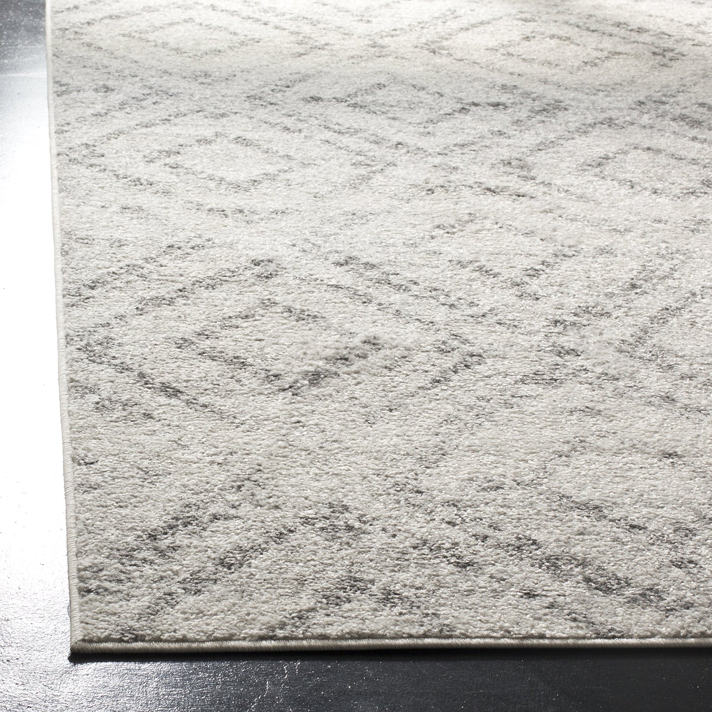 SAFAVIEH Adirondack Collection Area Rug - 8' Square, Light Grey & Grey, Modern Diamond Distressed Design, Non-Shedding & Easy Care, Ideal for High Traffic Areas in Living Room, Bedroom (ADR131C)