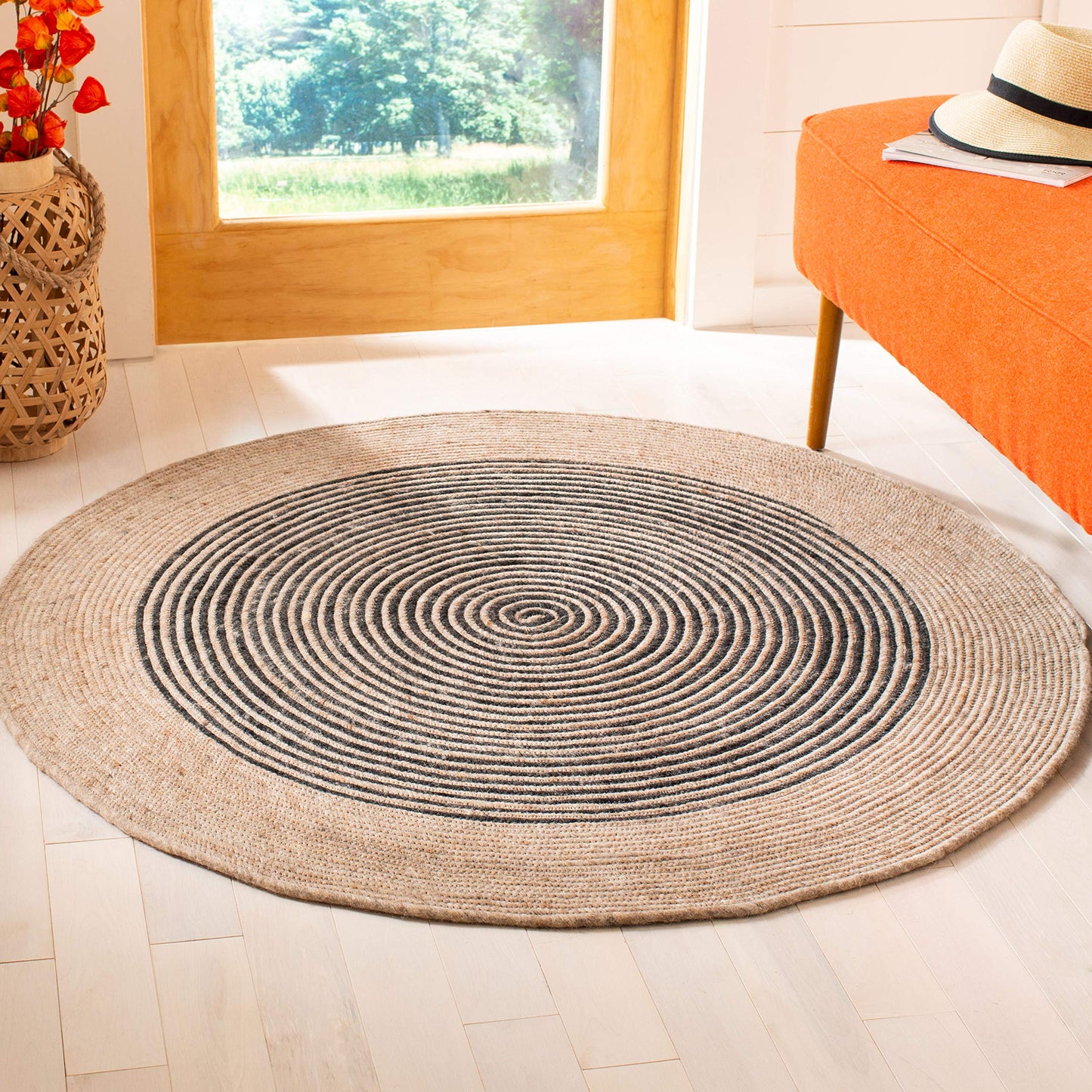SAFAVIEH Braided Collection 4' x 6' Oval Beige/Black BRD904B Handmade Country Cottage Reversible Wool Entryway Foyer Living Room Bedroom Kitchen Area Rug