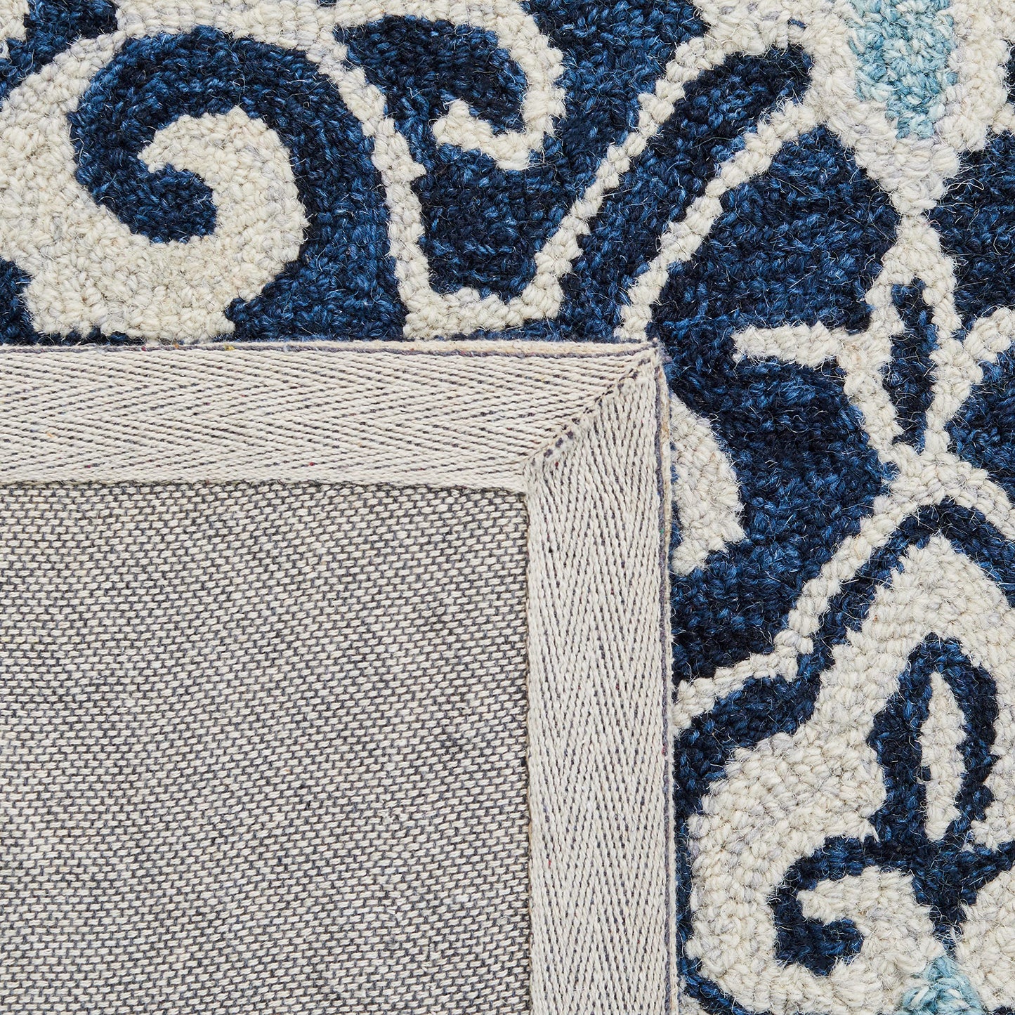 SAFAVIEH Roslyn Collection Area Rug - 5' x 8', Navy & Light Blue, Handmade Floral Wool, Ideal for High Traffic Areas in Living Room, Bedroom (ROS603N)