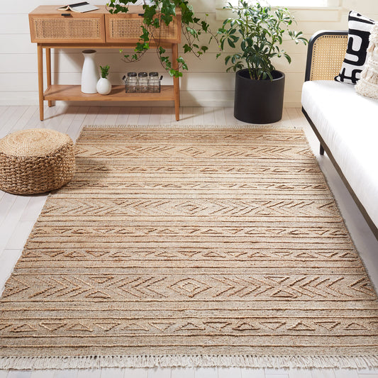 SAFAVIEH Natural Fiber Collection Accent Rug - 4' x 6', Natural, Handmade Boho Fringe Jute, Ideal for High Traffic Areas in Entryway, Living Room, Bedroom (NFB404A)