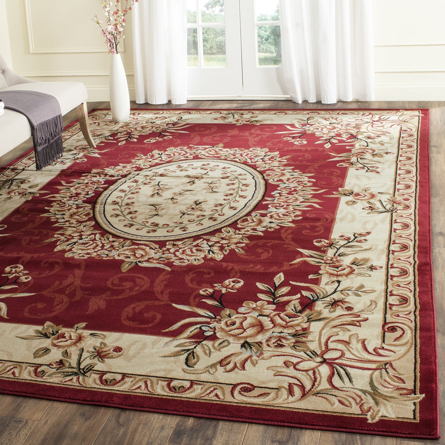 SAFAVIEH Lyndhurst Collection Area Rug - 8' x 11', Red & Ivory, Traditional European Medallion Design, Non-Shedding & Easy Care, Ideal for High Traffic Areas in Living Room, Bedroom (LNH328C)