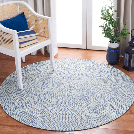 SAFAVIEH Braided Collection 5' Round Blue/Ivory BRD801M Handmade Country Cottage Reversible Area Rug