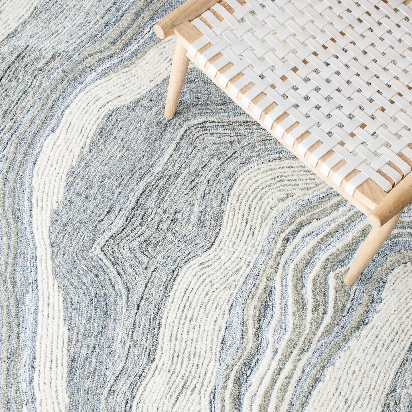 SAFAVIEH Fifth Avenue Collection Area Rug - 9' x 12', Grey & Ivory, Handmade Mid-Century Modern Abstract New Zealand Wool, Ideal for High Traffic Areas in Living Room, Bedroom (FTV121F)