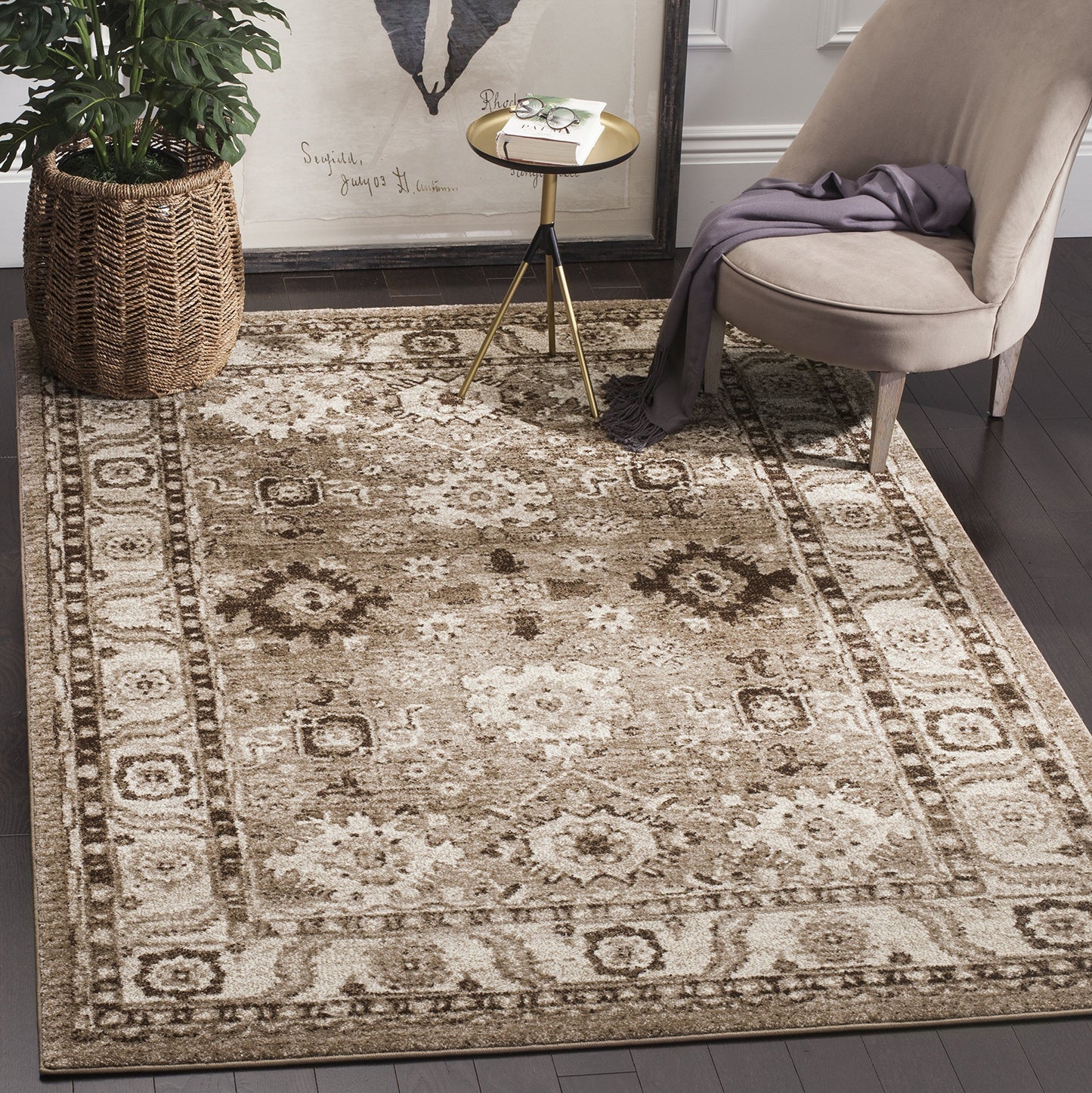 SAFAVIEH Vintage Hamadan Collection Area Rug - 5'3" x 7'6", Taupe, Traditional Persian Design, Non-Shedding & Easy to Clean, Ideal for Living Room, Bedroom, Dining Space (VTH214T)