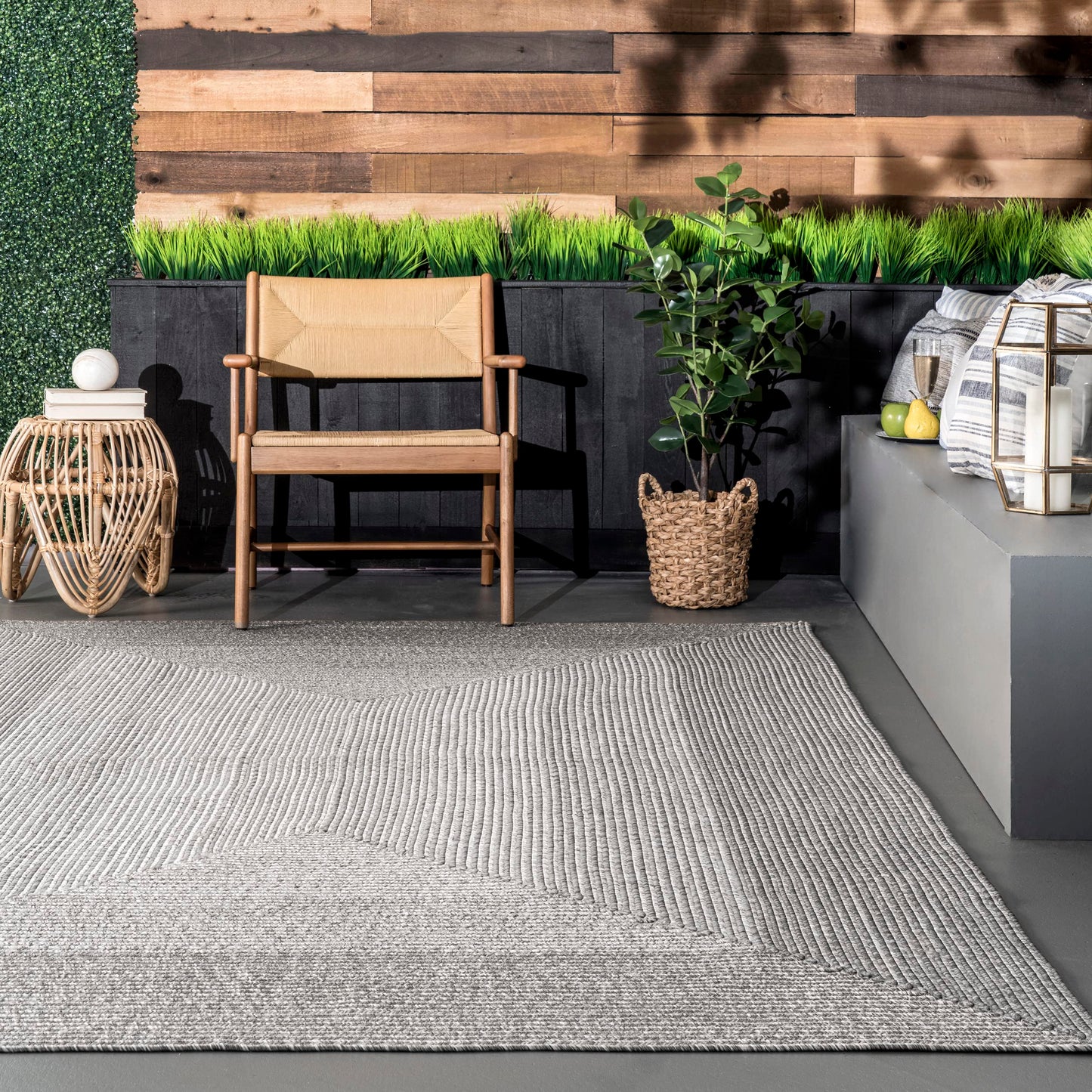 nuLOOM Jayda Braided Ombre Indoor/Outdoor Area Rug, 4x6, Light Grey
