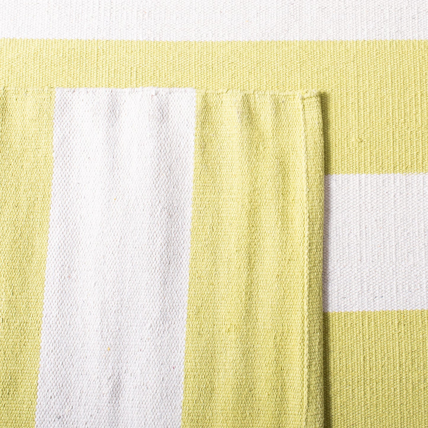 SAFAVIEH Montauk Collection Area Rug - 4' x 6', Green & Ivory, Handmade Flatweave Cotton, Woven Texture, Farmhouse Stripe Pattern, Ideal for Living Room, Bedroom, Dining Space (MTK712E)