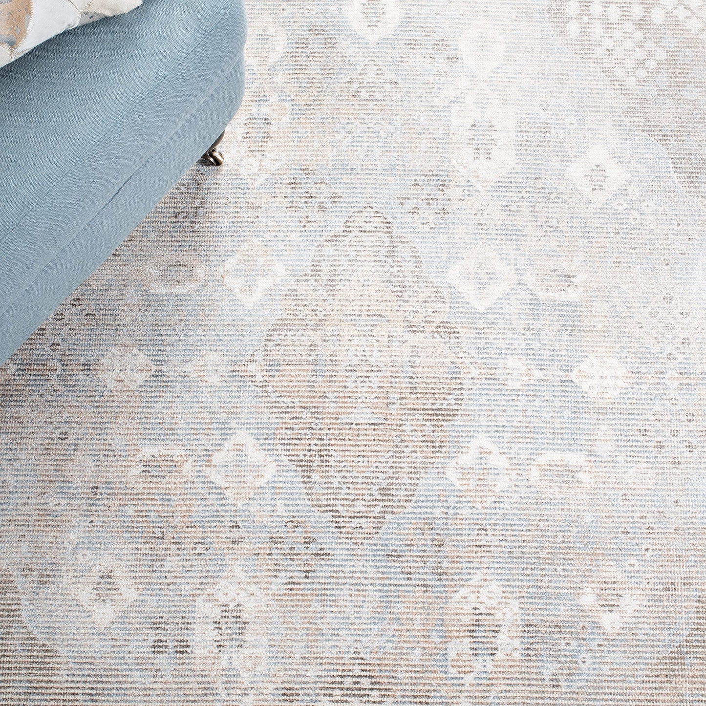 SAFAVIEH Area Rug 8x10 - Restoration Vintage Collection - Large - Beige & Sand, Handmade Wool & Viscose, Ideal for Living Room, Bedroom, Office, Dining Space (RVT703B)