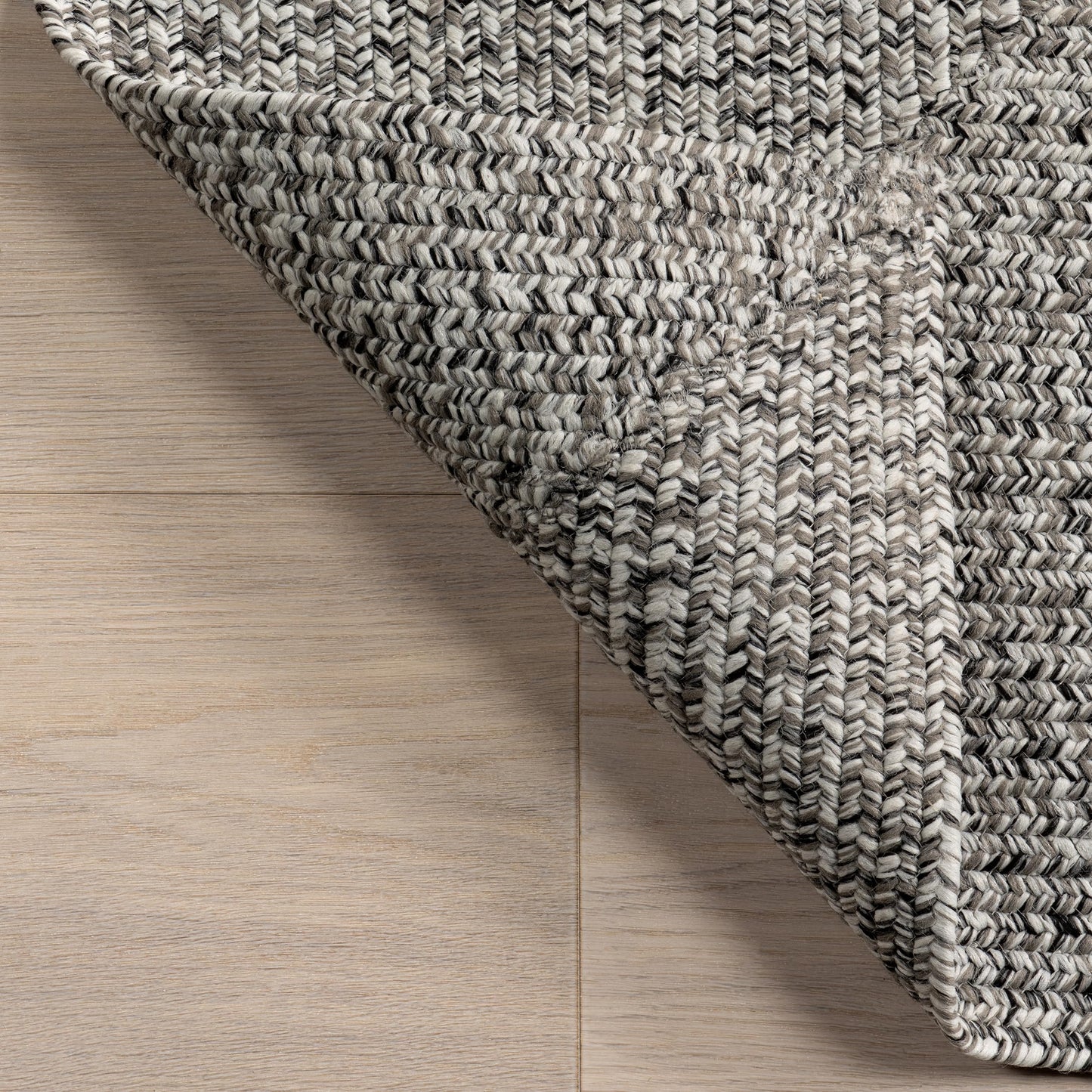 nuLOOM 3' x 5' Solid Hand Braided Indoor/Outdoor Area Rug, Pet-Friendly, High Traffic, Weather Resistant, for Patio, Balcony, Bedroom, Living Room, Dining Room, Wynn Salt And Pepper