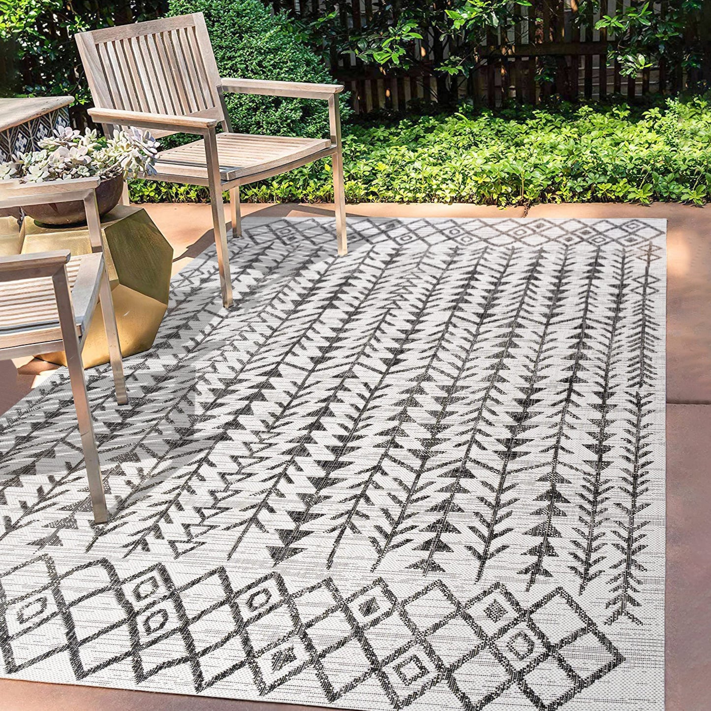 JONATHAN Y Bohemian Geometric Indoor Outdoor Area Rug 4X6 Ivory/Black, Tokay for Backyard, Patio, Porch, Easy-Cleaning, High Traffic, Pet-Friendly, Non-Shedding (SMB132D-4)