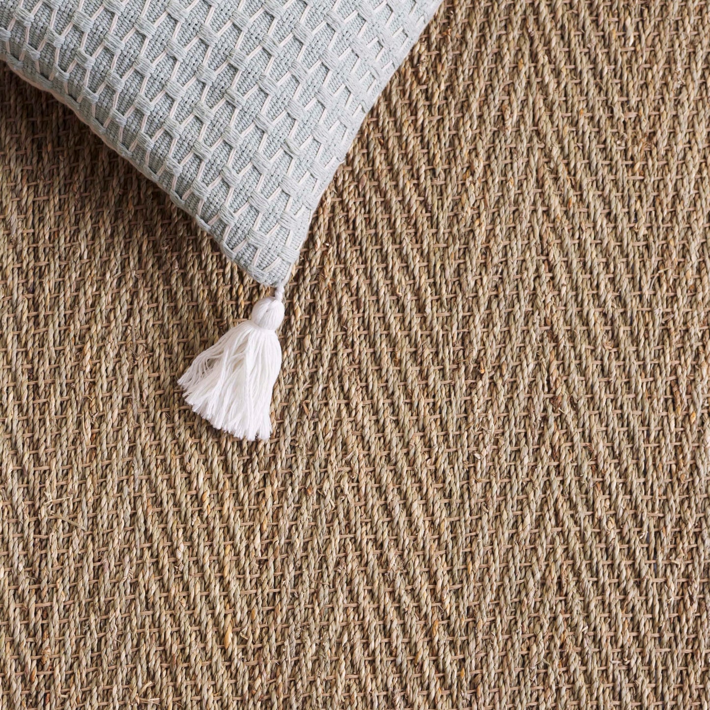 SAFAVIEH Area Rug 4x6 - Natural Fiber Collection - Natural & Beige, Seagrass, Ideal for Living Room, Bedroom, Dining Space (NF119B)