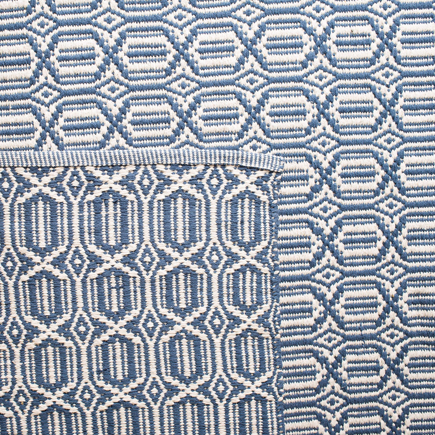 SAFAVIEH Montauk Collection Accent Rug - 4' x 6', Ivory & Navy, Handmade Flat Weave Boho Farmhouse Cotton, Ideal for High Traffic Areas in Entryway, Living Room, Bedroom (MTK333B)