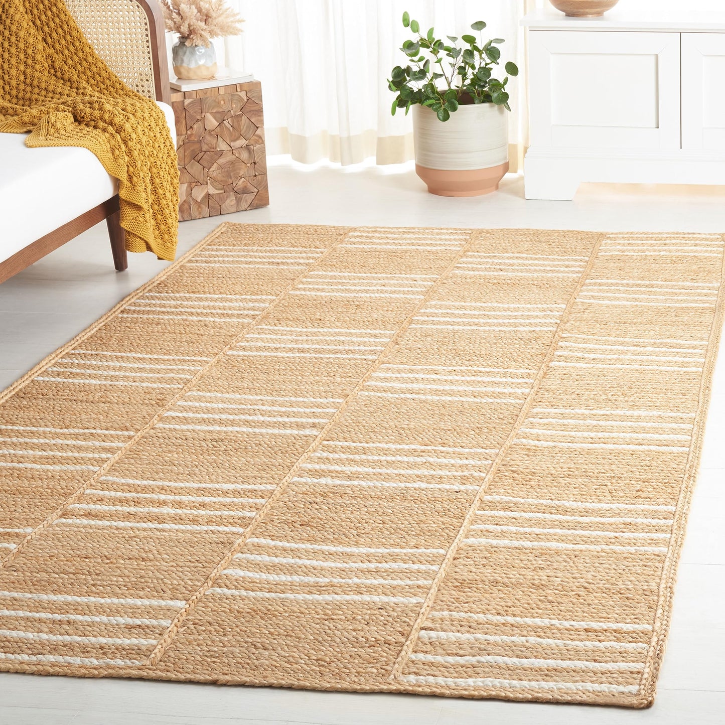 SAFAVIEH Natural Fiber Collection Area Rug - 5' x 8', Natural & Ivory, Flat Weave Geometric Jute, Ideal for The Living Room, Bedroom, Dining Room (NF891A-5)