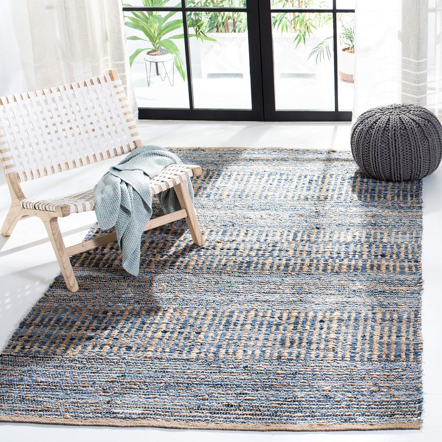 SAFAVIEH Cape Cod Collection Area Rug - 5' x 8', Natural & Blue, Handmade Flat Weave Coastal Braided Jute, Ideal for High Traffic Areas in Living Room, Bedroom (CAP353A)