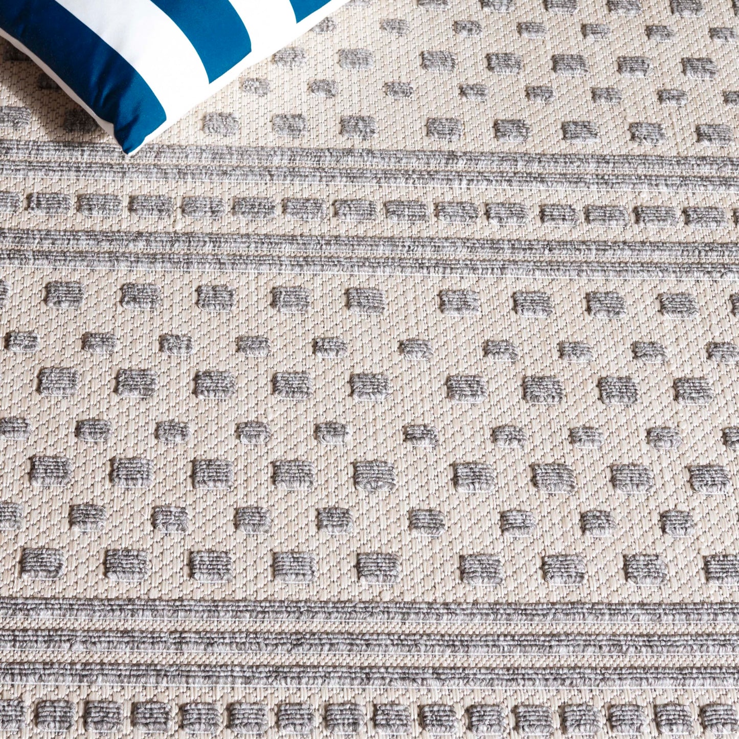 SAFAVIEH Washable Rug Outdoor Milos Collection - 5' x 7'6", Beige & Grey, Non-Shedding & Easy to Clean, Ideal for Patio, Backyard, Mudroom (MLO110A)