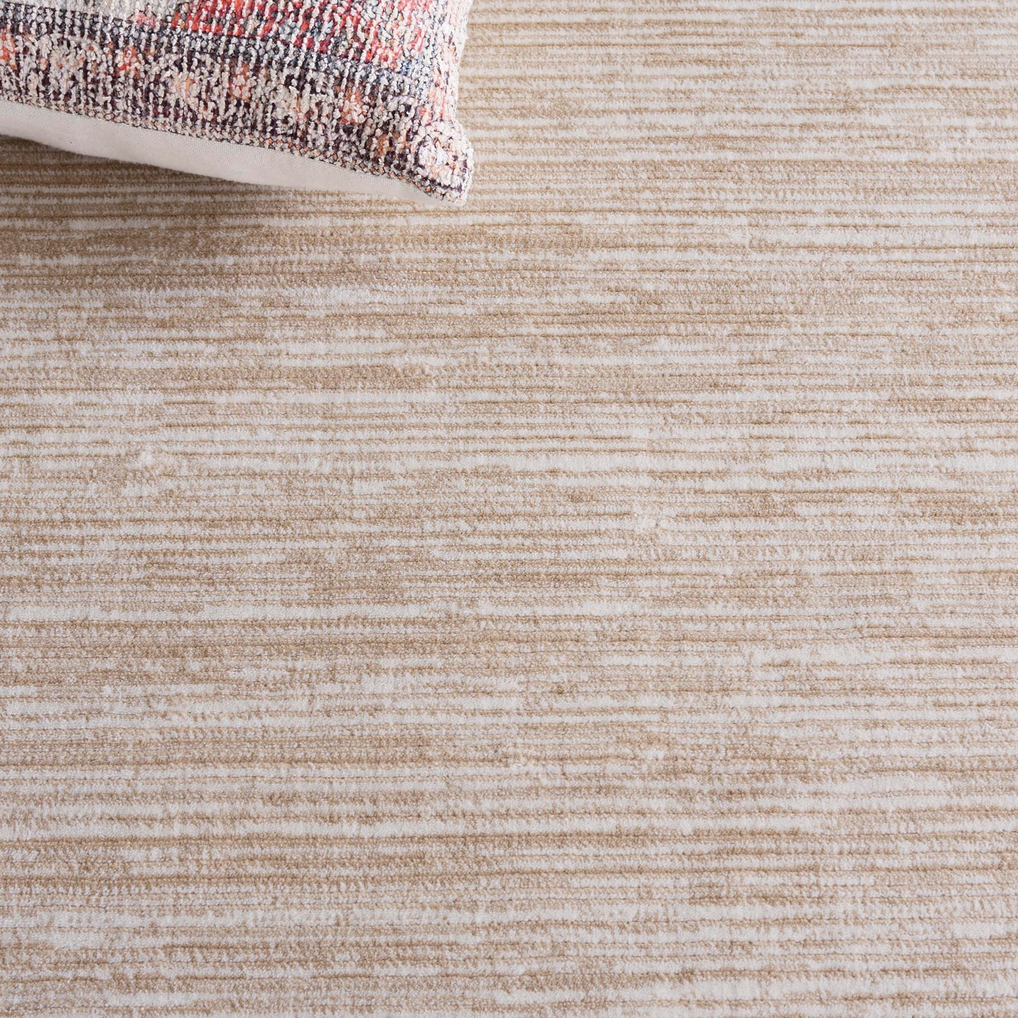 SAFAVIEH Vision Collection Area Rug - 9' x 12', Creme, Modern Ombre Tonal Chic Design, Non-Shedding & Easy Care, Ideal for High Traffic Areas in Living Room, Bedroom (VSN606F)