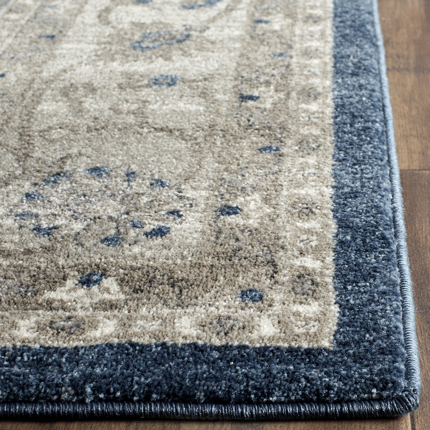 SAFAVIEH Sofia Collection Area Rug - 8' x 10', Blue & Beige, Vintage Oriental Distressed Design, Non-Shedding & Easy Care, Ideal for High Traffic Areas in Living Room, Bedroom (SOF378C)
