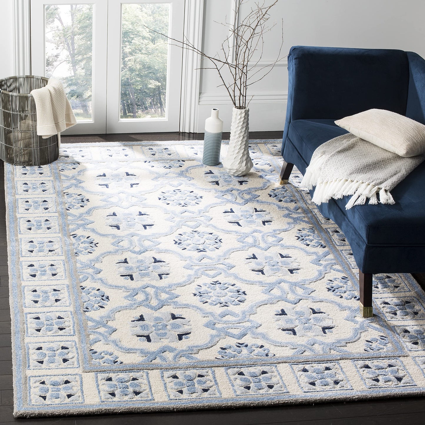SAFAVIEH Bella Collection 6' x 9' Ivory/Blue BEL155A Handmade Premium Wool & Viscose Area Rug