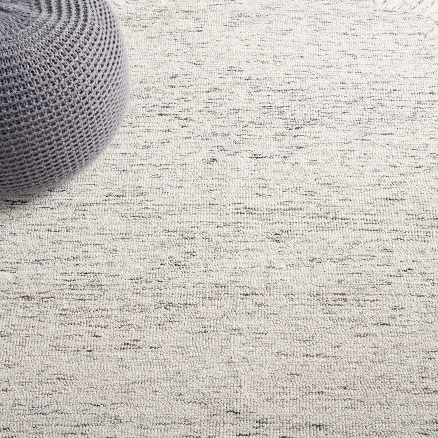 SAFAVIEH Abstract Collection Area Rug - 6' x 9', Grey & Ivory, Handmade Wool, Ideal for High Traffic Areas in Living Room, Bedroom (ABT478F)