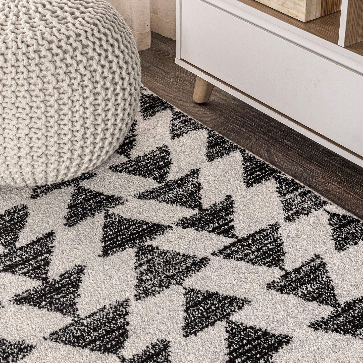 JONATHAN Y Aisha Moroccan Triangle Geometric Cream/Black 3x3 Square Indoor Area Rug, Contemporary, Modern, Easy-Cleaning for Living Room, Bedroom, Kitchen, Pet Friendly, Non-Shedding (MOH206A-3SQ)