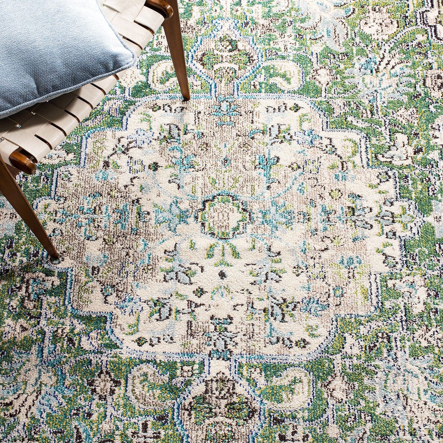 SAFAVIEH Area Rug 8x10 - Madison Collection - Large - Green & Turquoise, Boho Chic Medallion Distressed Design, Non-Shedding & Easy Cleaning, Ideal for Living Room, Bedroom, Dining Space (MAD447Y)