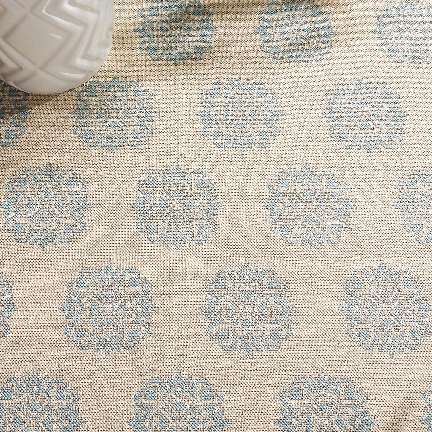 SAFAVIEH Washable Rug Outdoor Beach House Collection - 5'3" x 7'6", Cream & Aqua, Non-Shedding & Easy to Clean, Ideal for Patio, Backyard, Mudroom (BHS181L)